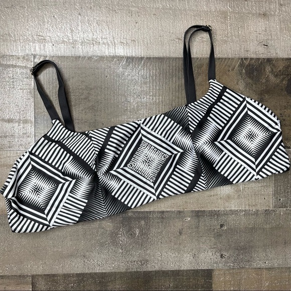 NWOT Pilyq Geometric Diamond Embroidered Lila Bikini Top size D - Picture 3 of 11